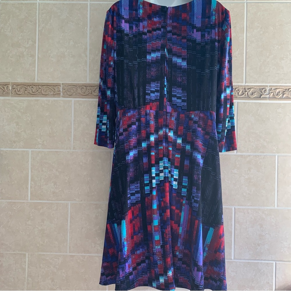 Leslie Fay v neck brush stroke print dress - Picture 3 of 6